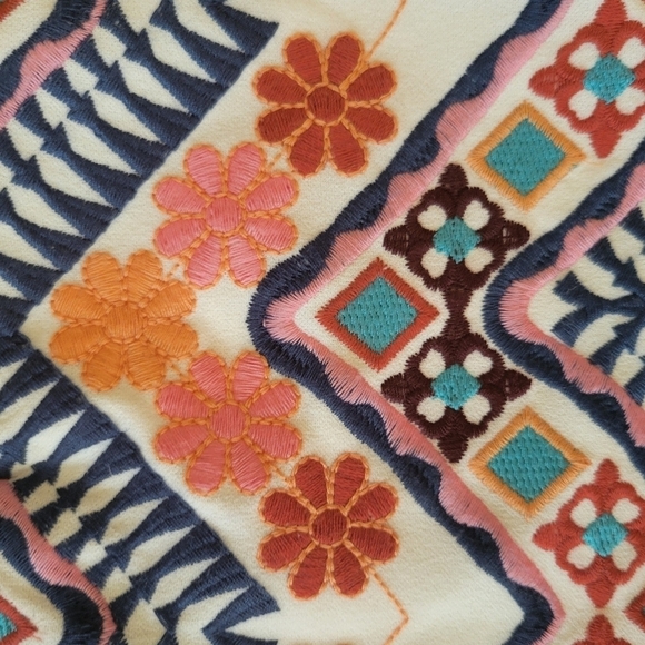 Latiste Embroidered Shorts Size Small - Picture 3 of 4